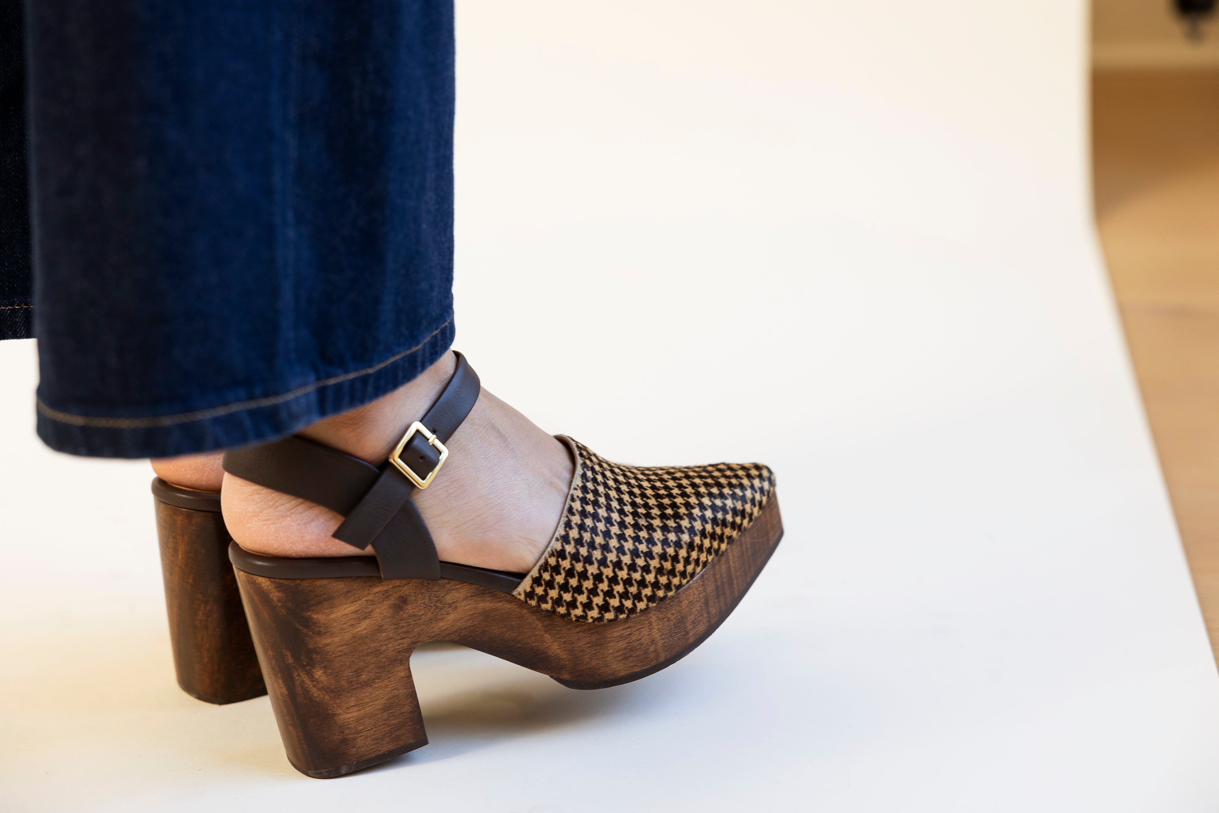 Pearl Chocolate Tweed Calf Clog Huma Blanco