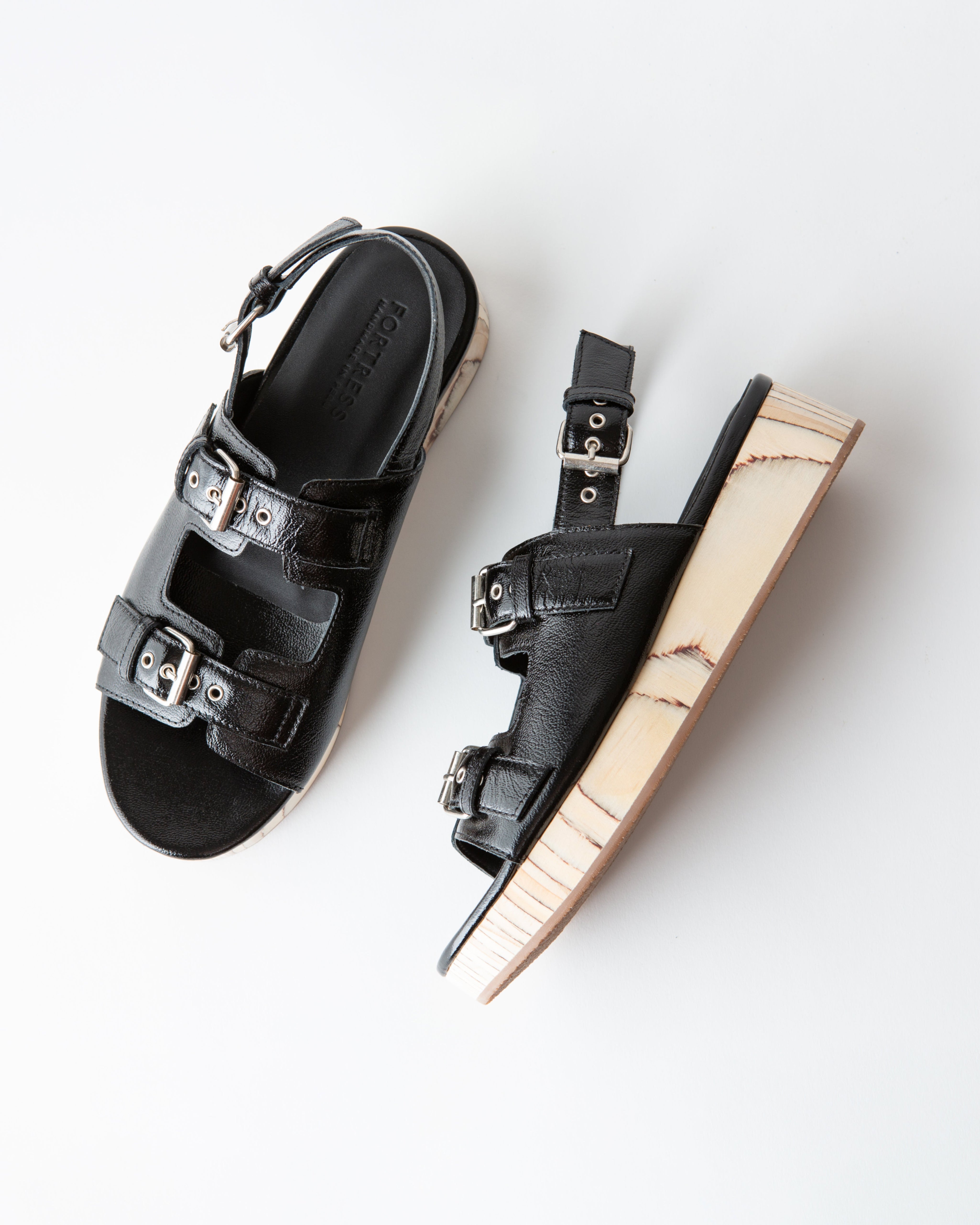 LEJA FLATFORM SANDAL GLOSS BLACK NAPPA