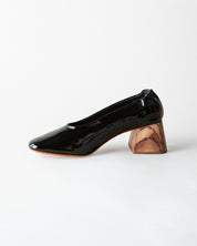 Block heel pump in black patent leather