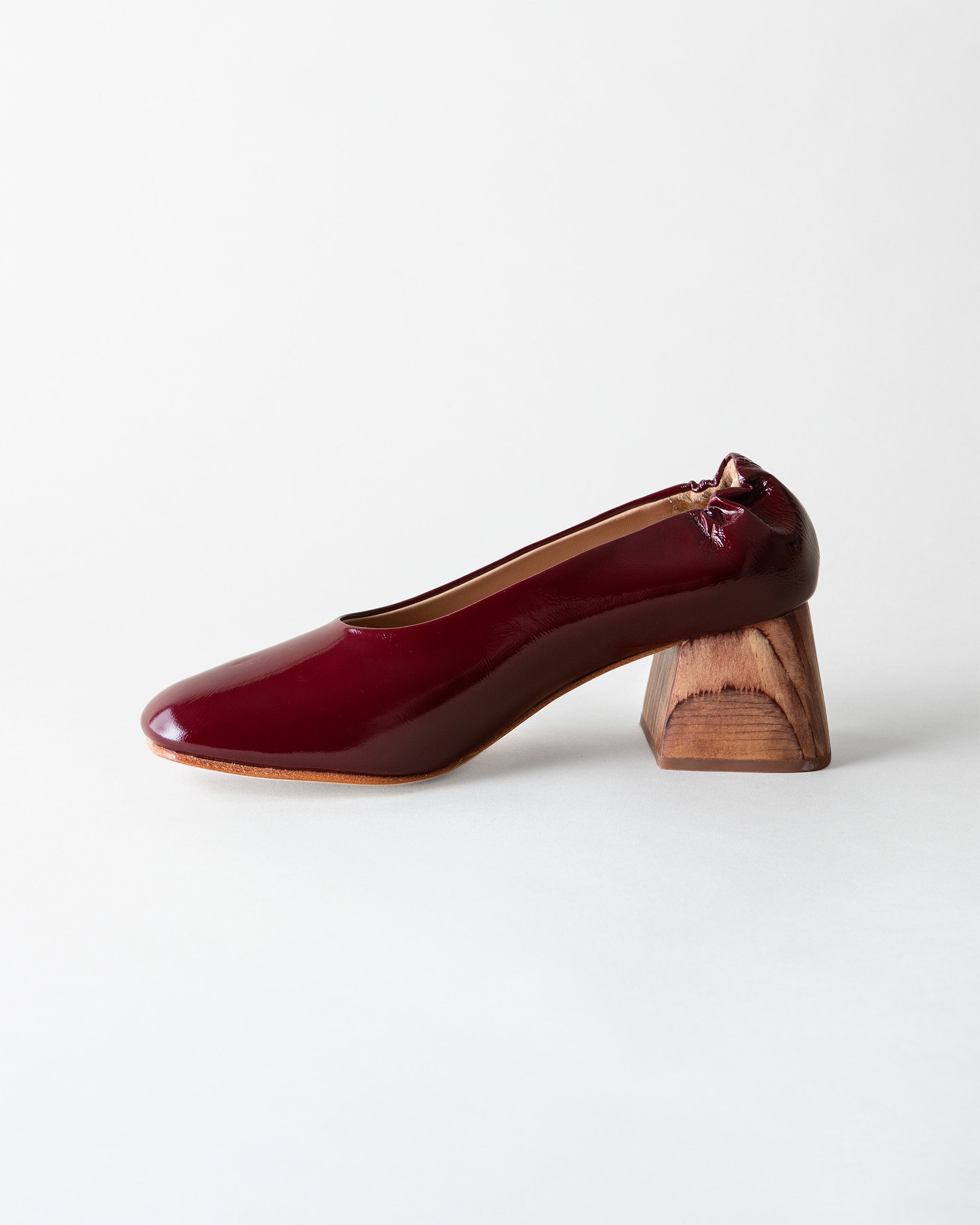 MIMI BLOCK HEEL PUMP VINO CRINKLE PATENT