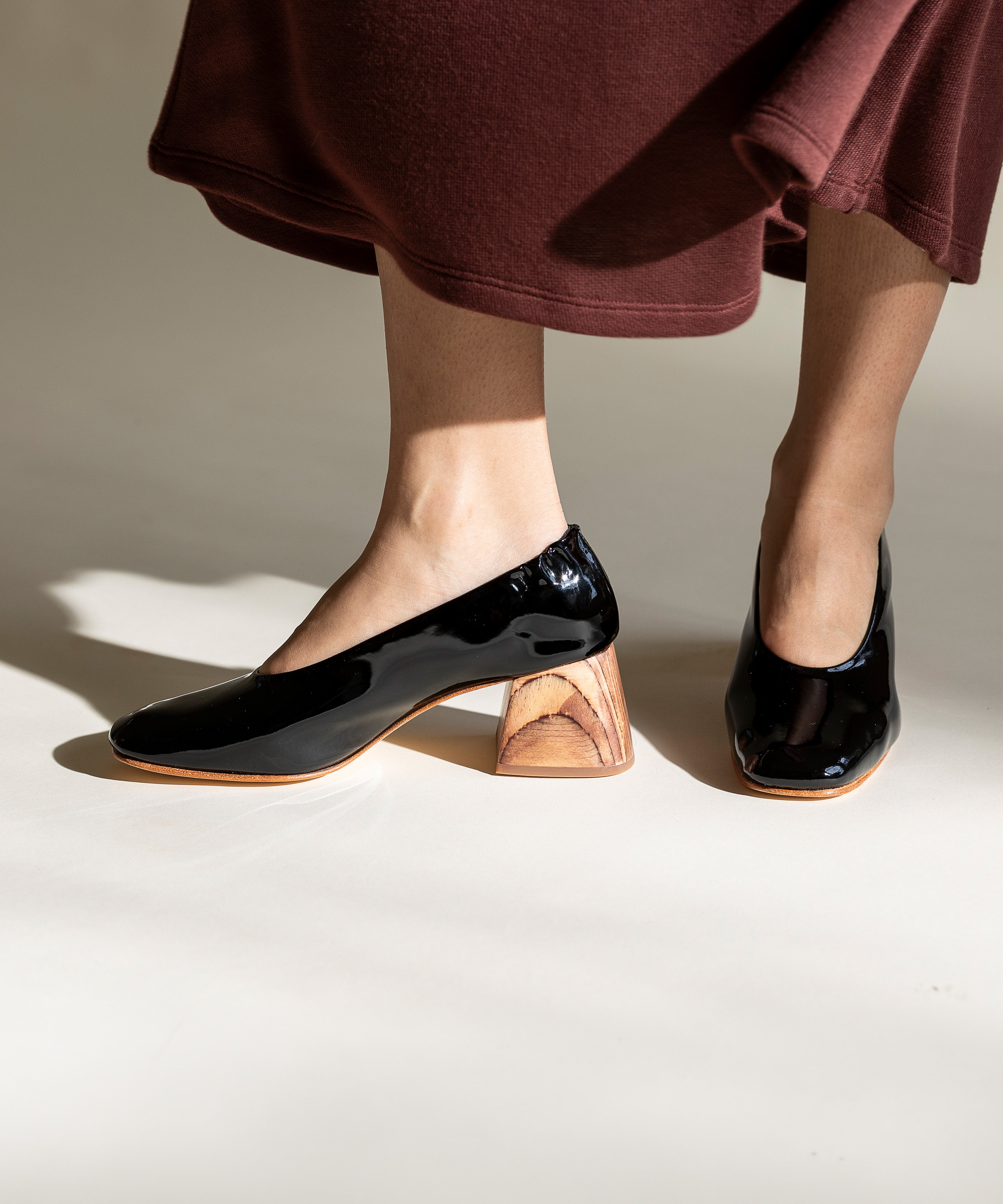 Block heel pump in black patent leather