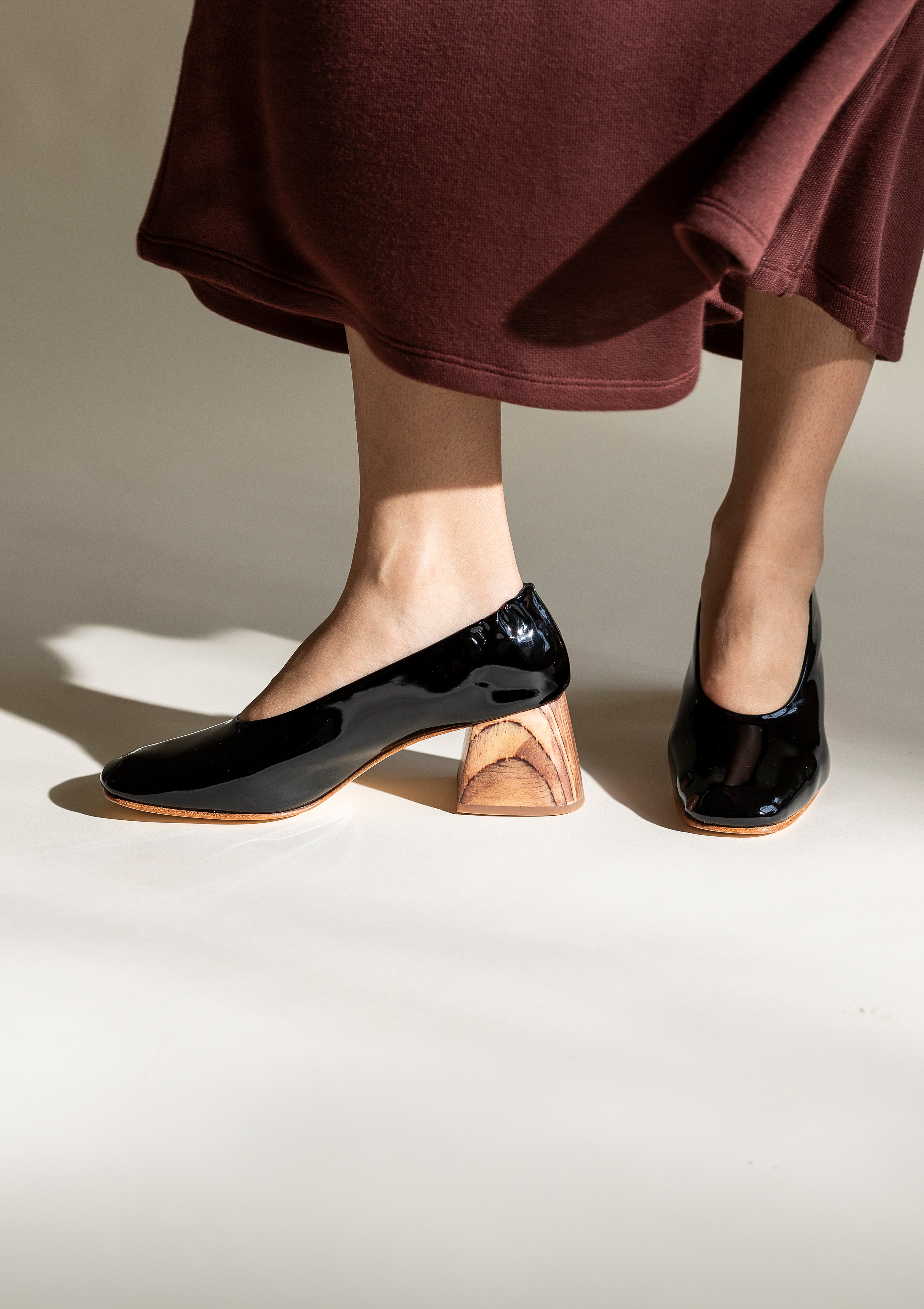 Block heel pump in black patent leather