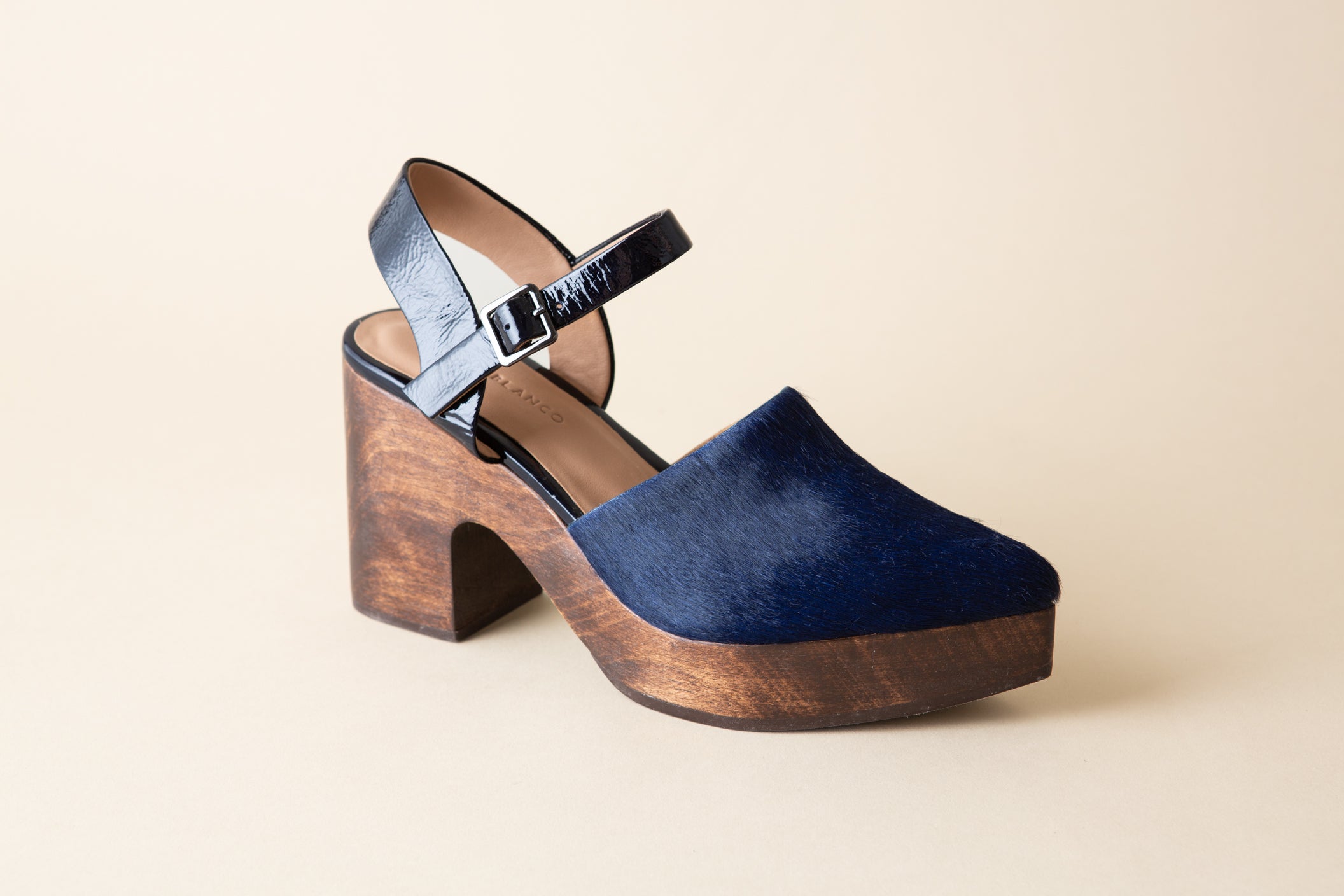 Pearl Navy Calf Clog Huma Blanco