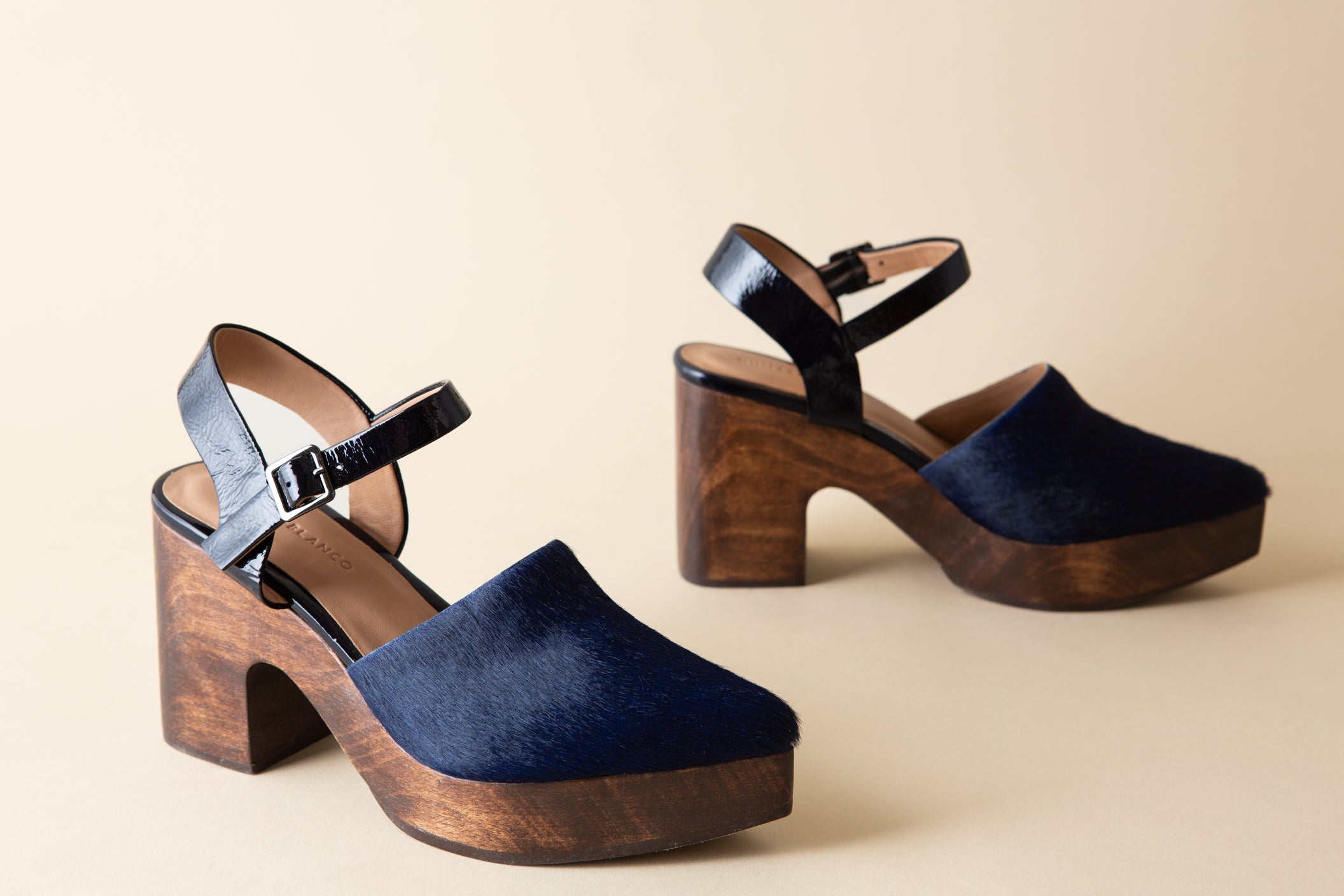 Pearl Navy Calf Clog Huma Blanco