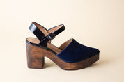 Pearl Navy Calf Clog Huma Blanco
