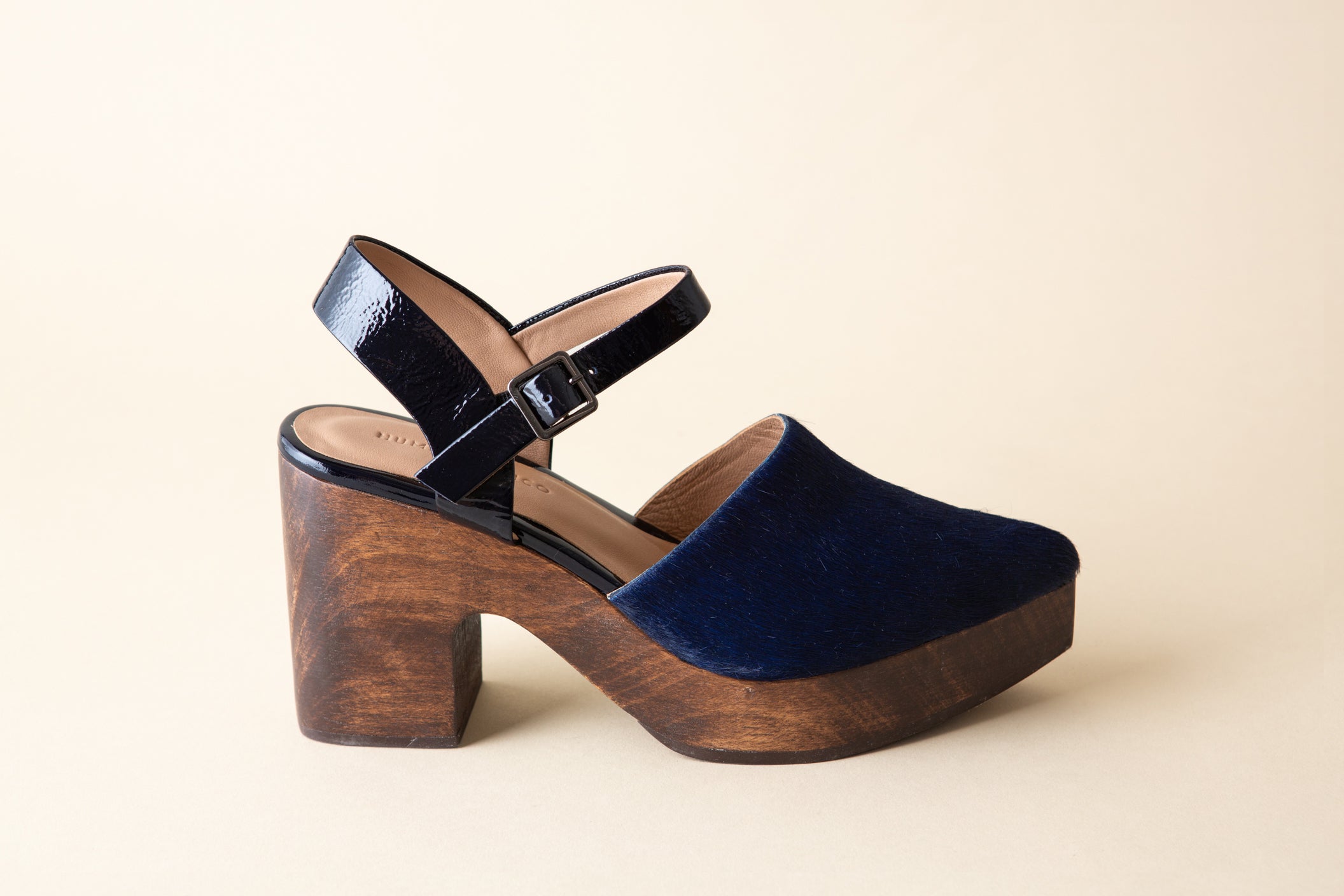 Pearl Navy Calf Clog Huma Blanco