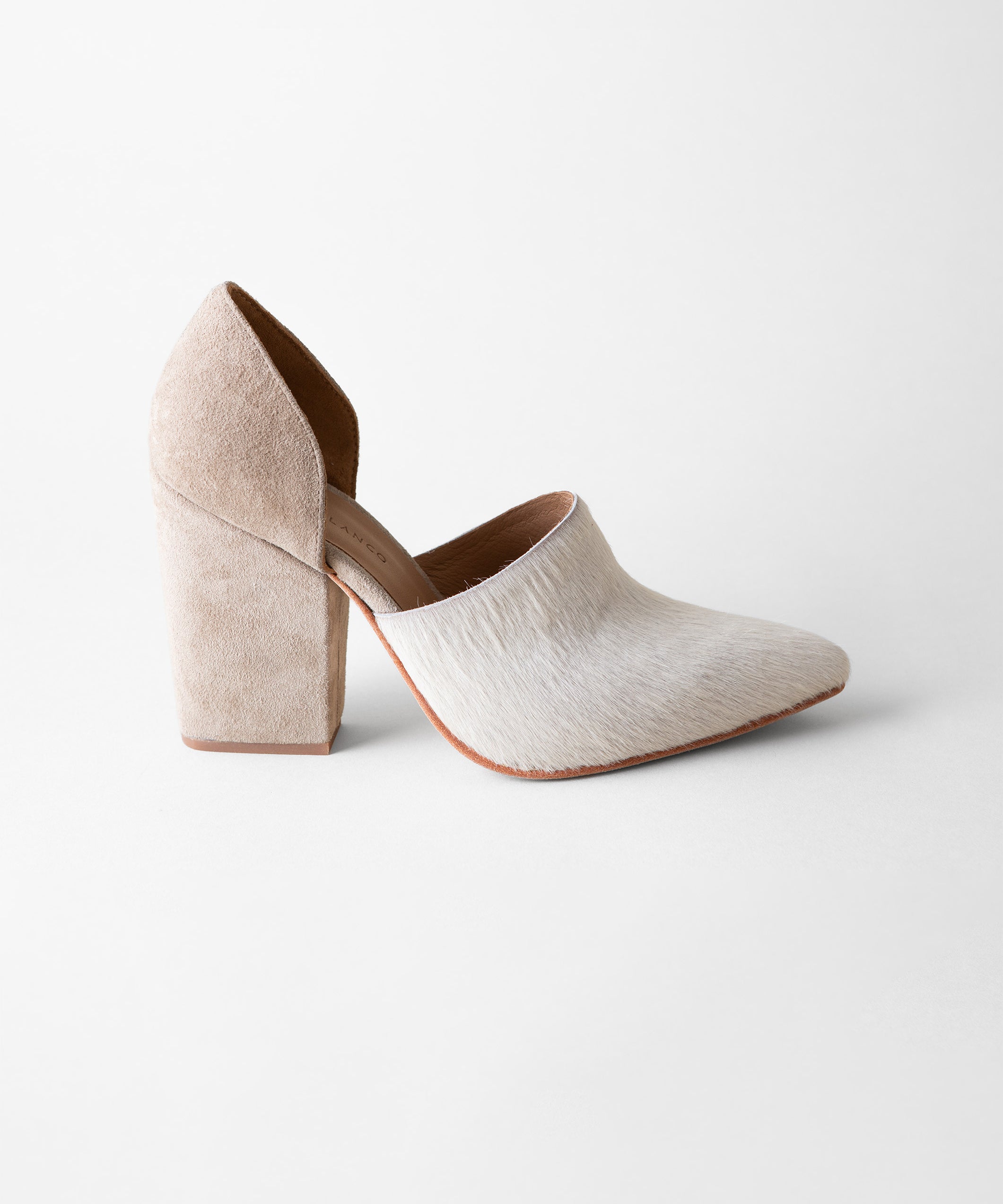 Two-tone d'orsay pump